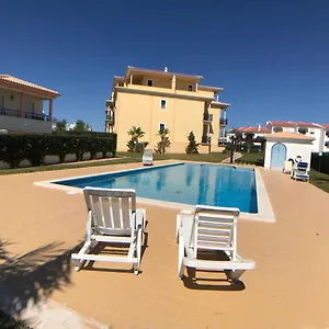 Apartment Oura T1 Coral , Close To The Strip, Swimming Pool, Wi Fi, A/c, Albufeira